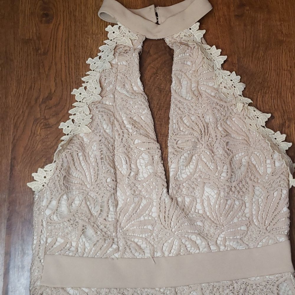 Lace Romper with Keyhole Low Back. - Picture 3 of 6